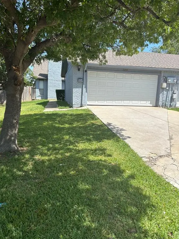 2205-2207 Heritage Circle #2205, Carrollton, TX 75006 - #1