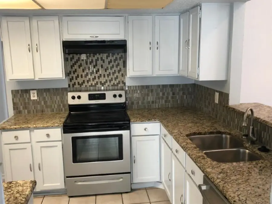 2205-2207 Heritage Circle #2205, Carrollton, TX 75006 - #3