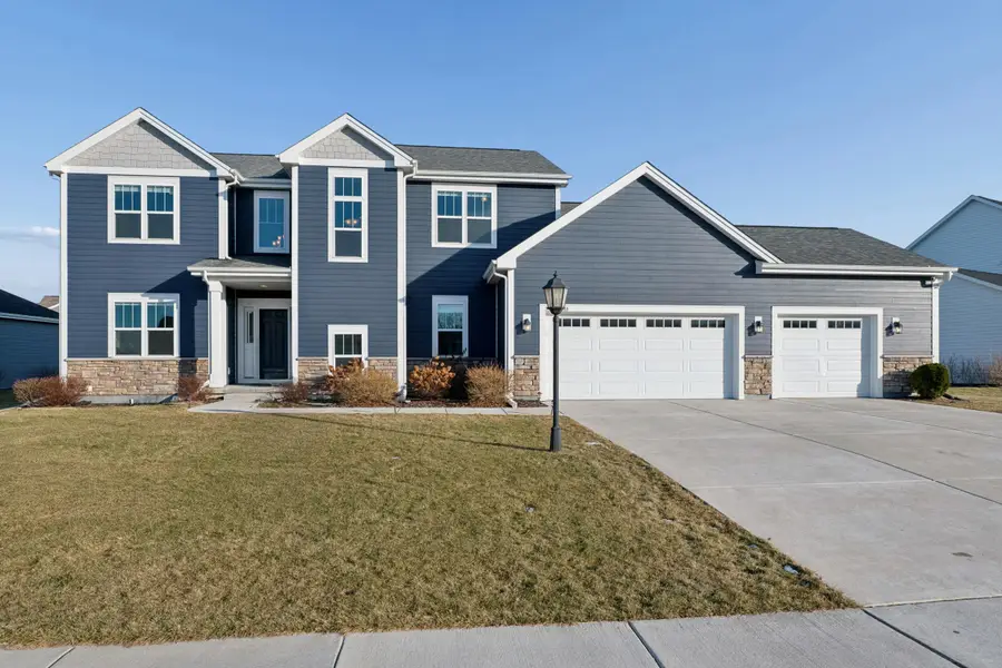 W139N6328 Bridal Wreath Ln, Menomonee Falls, WI 53051 - #2