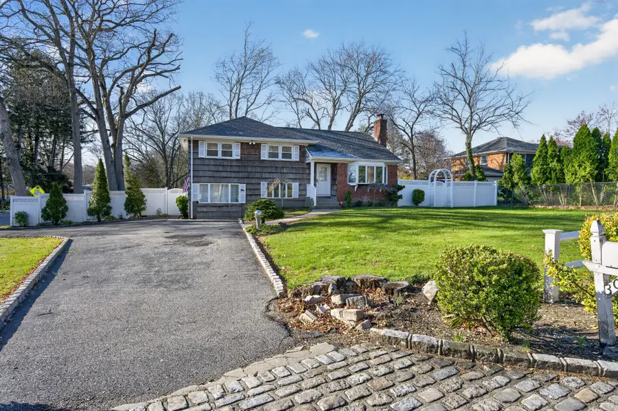 304 Maplewood Road, Huntington Station, NY 11746 - #3