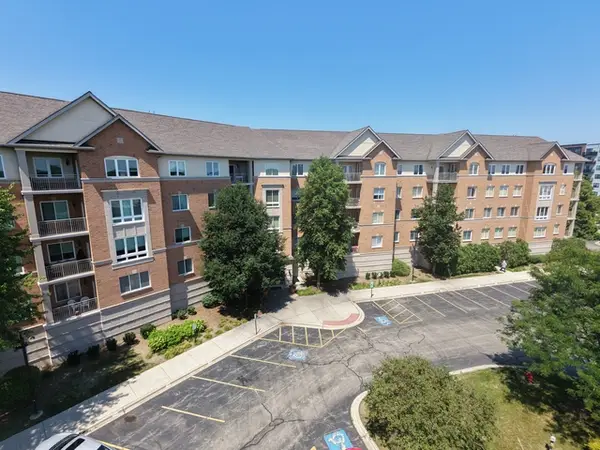 125 N Buffalo Grove Road #213, Buffalo Grove, IL 60089