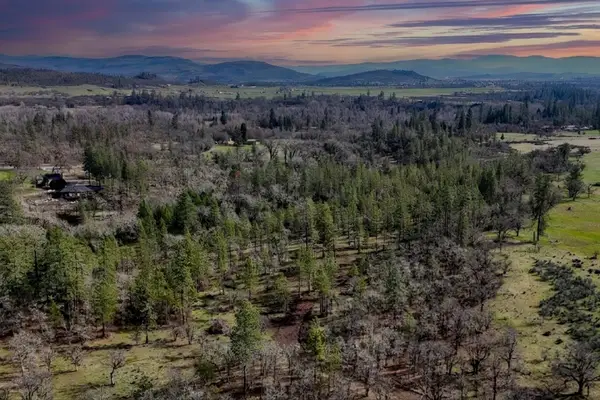 506 Greenleaf Drive, Eagle Point, OR 97524