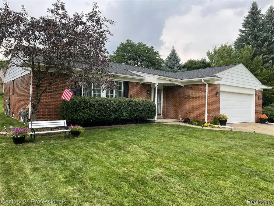 2208 Cumberland Road Road, Rochester, MI 48307 - Image #2