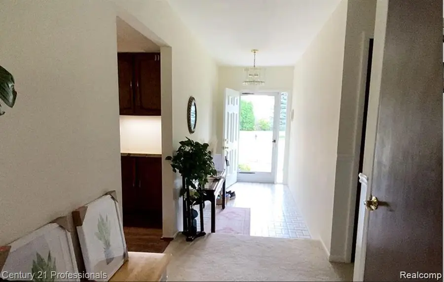 2208 Cumberland Road Road, Rochester, MI 48307 - Image #3