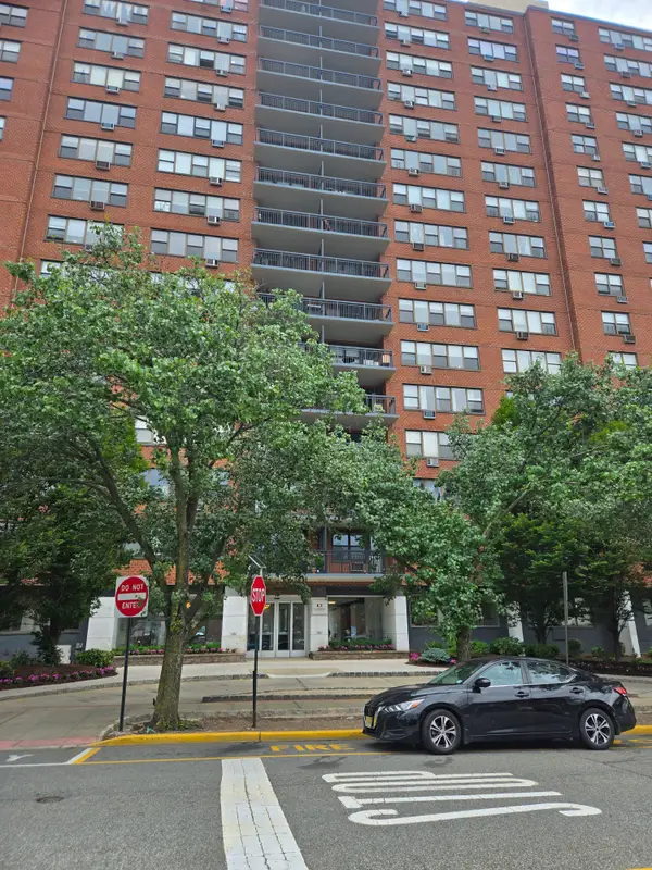 500 Central Ave #806, Union City, NJ 07087