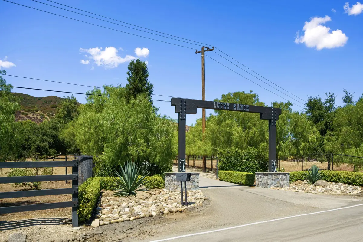 33269 Mulholland Highway, Malibu, CA 90265 - Image #1