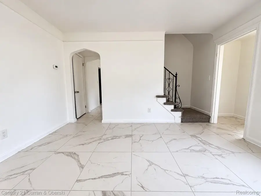 25926 Powers Ave, Dearborn Heights, MI 48125 - #3