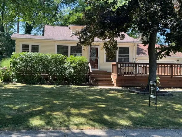 390 Oak Cliff Drive, Bay Village, OH 44140