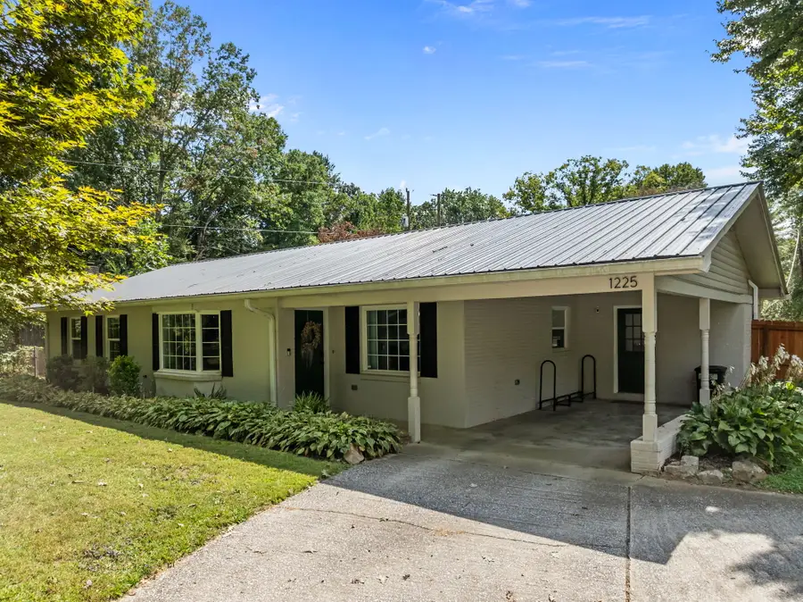 1225 W Gilbert Street, Hendersonville, NC 28792 - Image #3