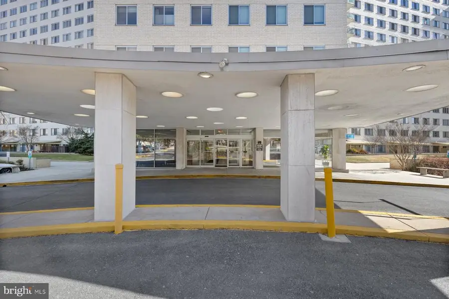 10201 Grosvenor Place , 923, Rockville, MD 20852 - #3