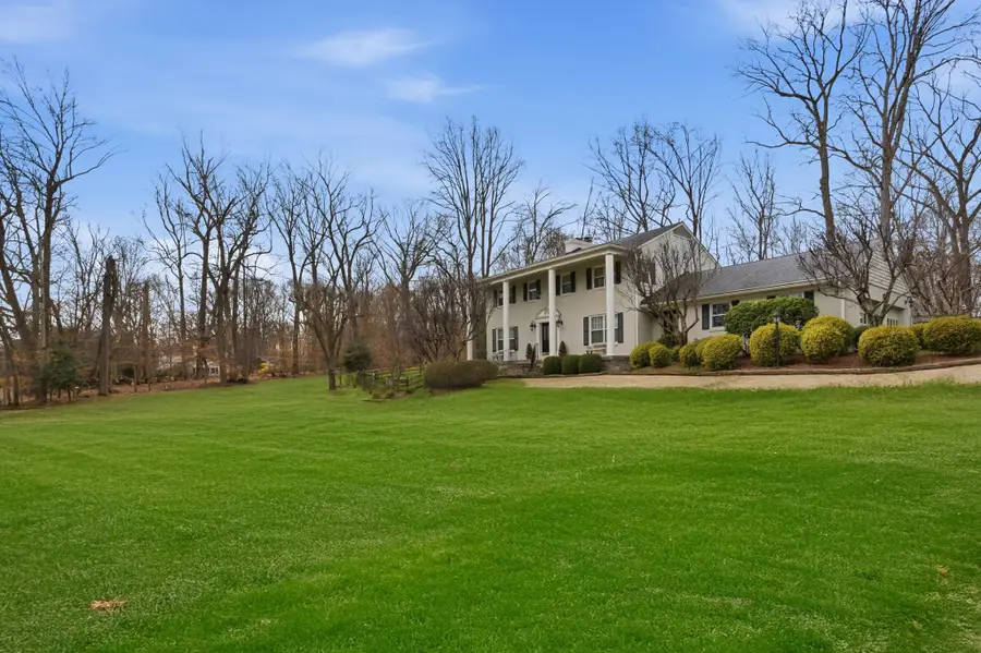 304 Chesapeake Dr, Great Falls, VA 22066 - #2