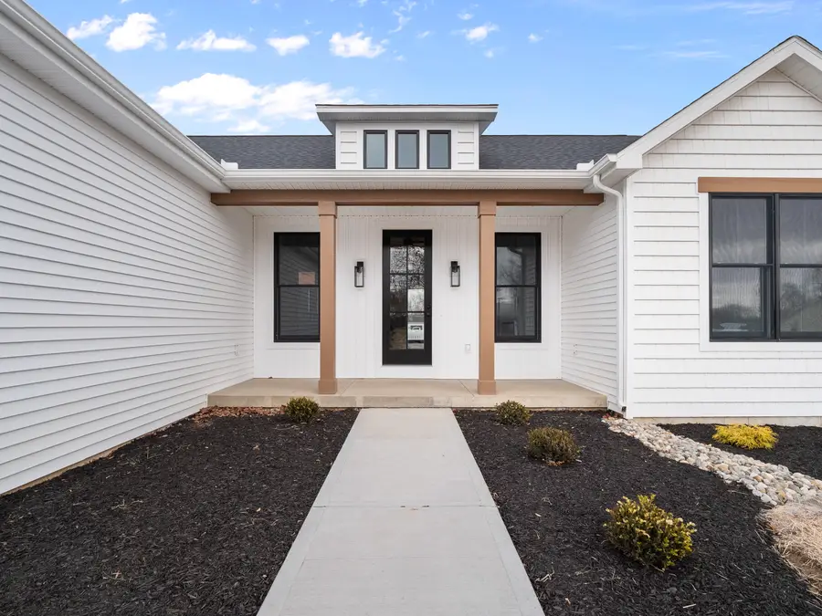 9186 E Snow White Road, Cromwell, IN 46732 - Image #3