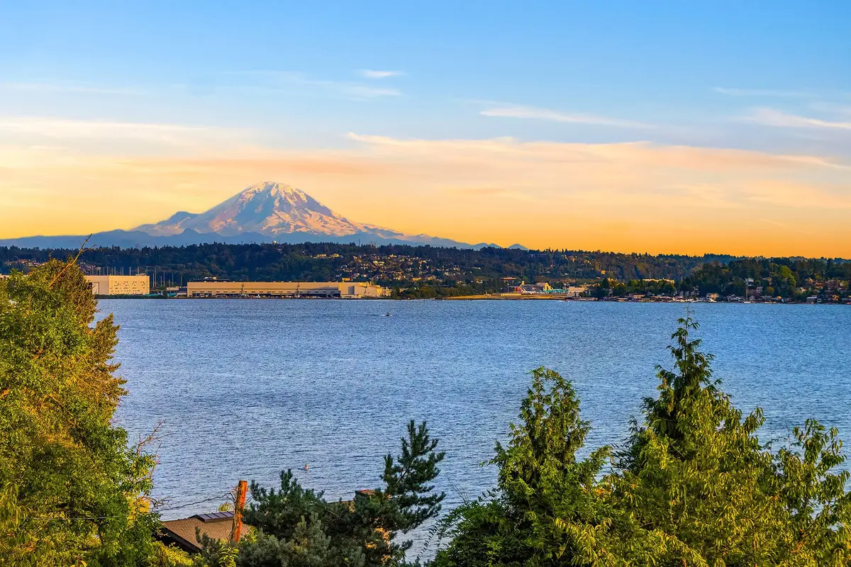 8243 W Mercer Way, Mercer Island, WA 98040 - Image #1