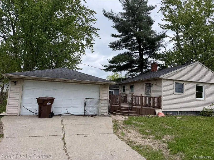 32370 Carlisle Parkway, Wayne, MI 48184 - #2