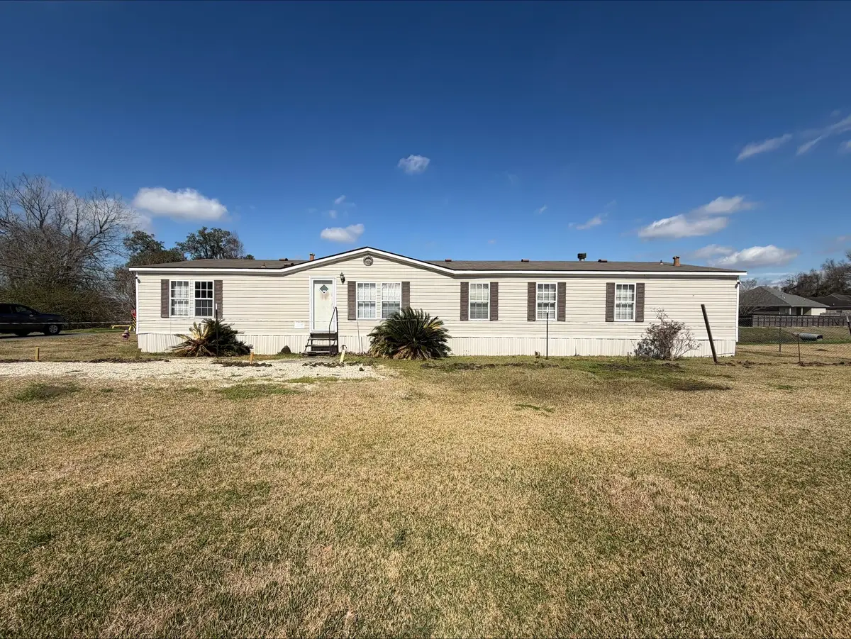 806 S Quiett Ave, Gonzales, LA 70737 - #1