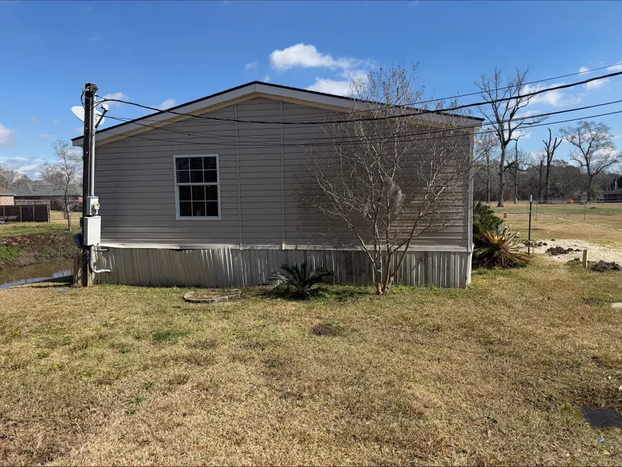 806 S Quiett Ave, Gonzales, LA 70737 - #3