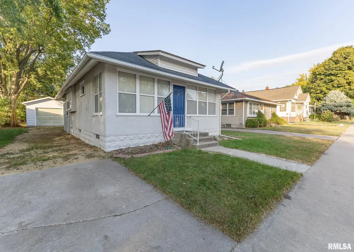 239 17th Place, Clinton, IA 52732 - Image #1