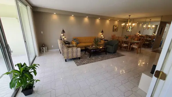 3800 Oaks Clubhouse Drive #112, Pompano Beach, FL 33069