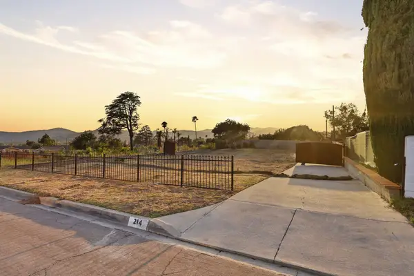 214 W Poppyfields Drive, Altadena, CA 91001