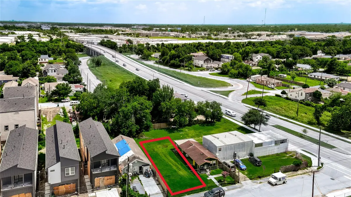 1229 E 33rd Street, Houston, TX 77022 - #1