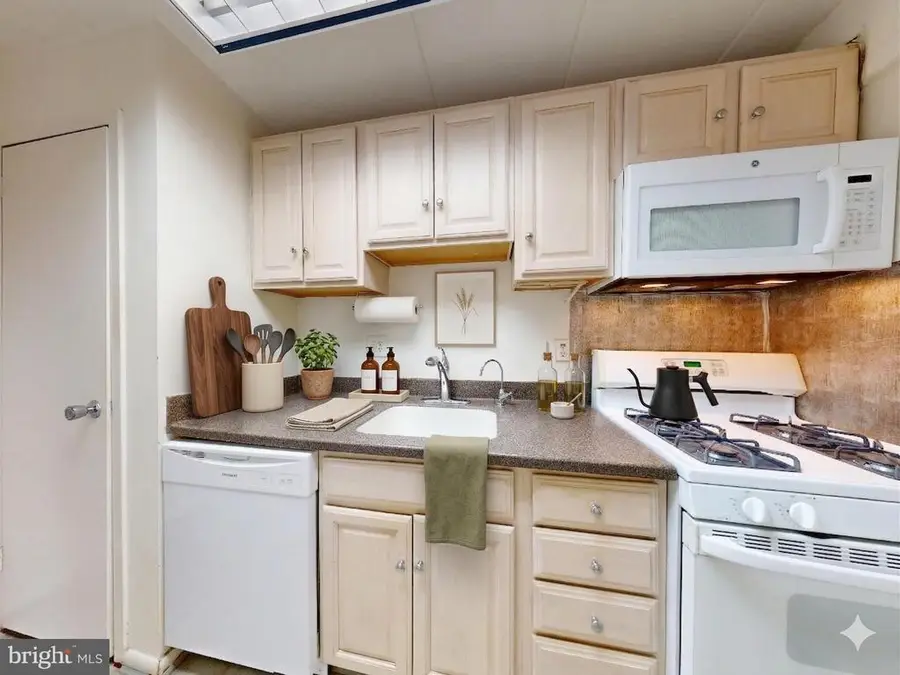 2629 Fort Farnsworth Road , 276, Alexandria, VA 22303 - #3