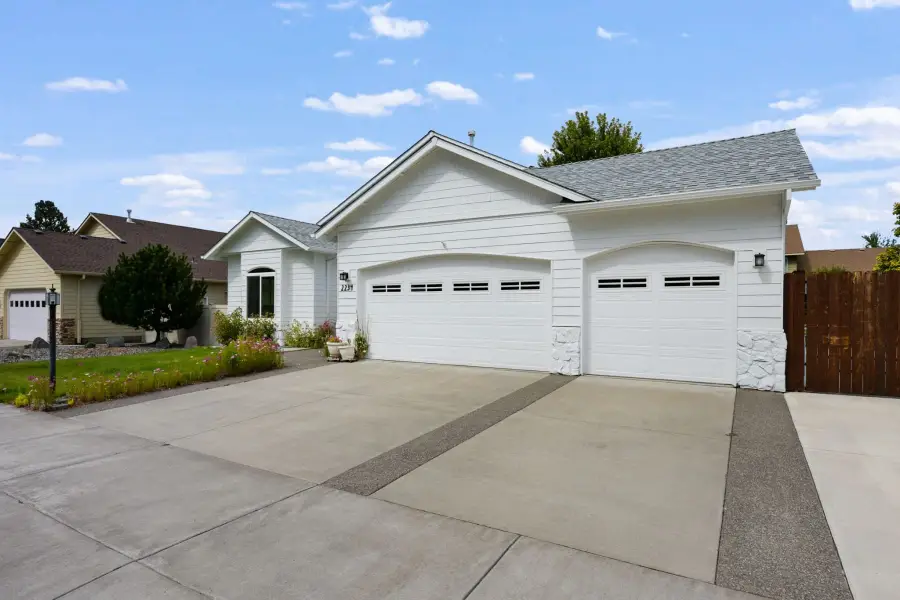 2234 SE Pilatus Lane, Bend, OR 97702 - #2