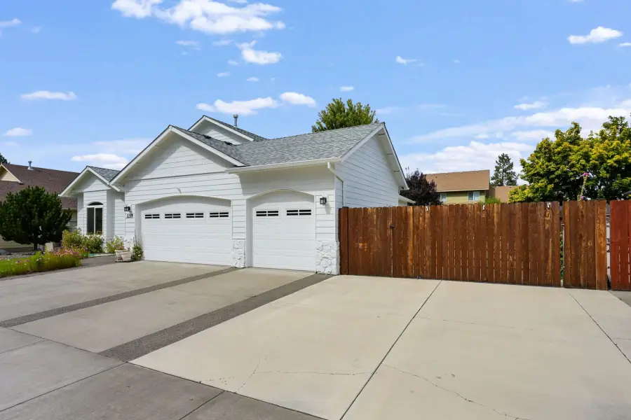 2234 SE Pilatus Lane, Bend, OR 97702 - #3