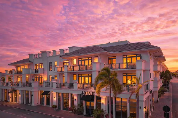 875 6th Avenue S #203, Naples, FL 34102