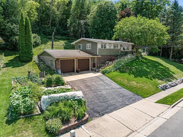 295 Hartford Rd, Slinger, WI 53086