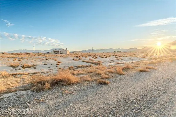 1501 W Fuego Lane, Pahrump, NV 89060