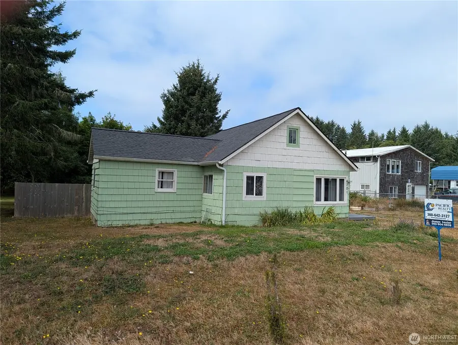 6701 V Place, Long Beach, WA 98631 - #3