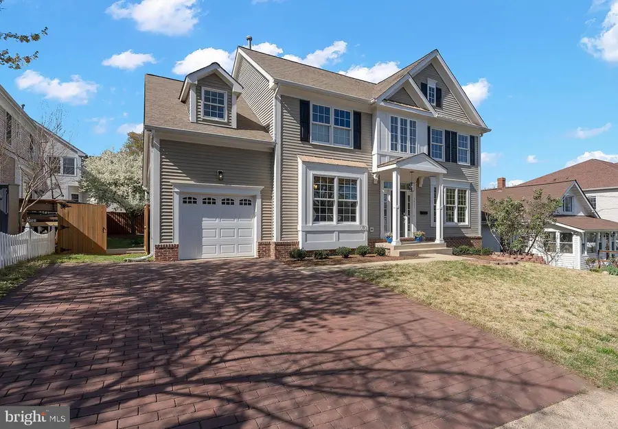 3923 16th St S, Arlington, VA 22204 - #2