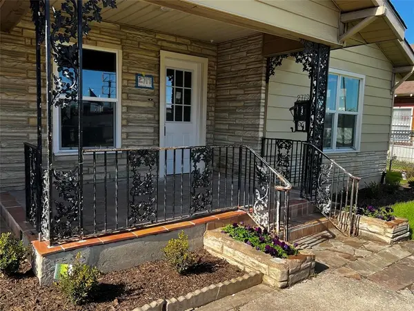 2719 Prairie Avenue, Fort Worth, TX 76164