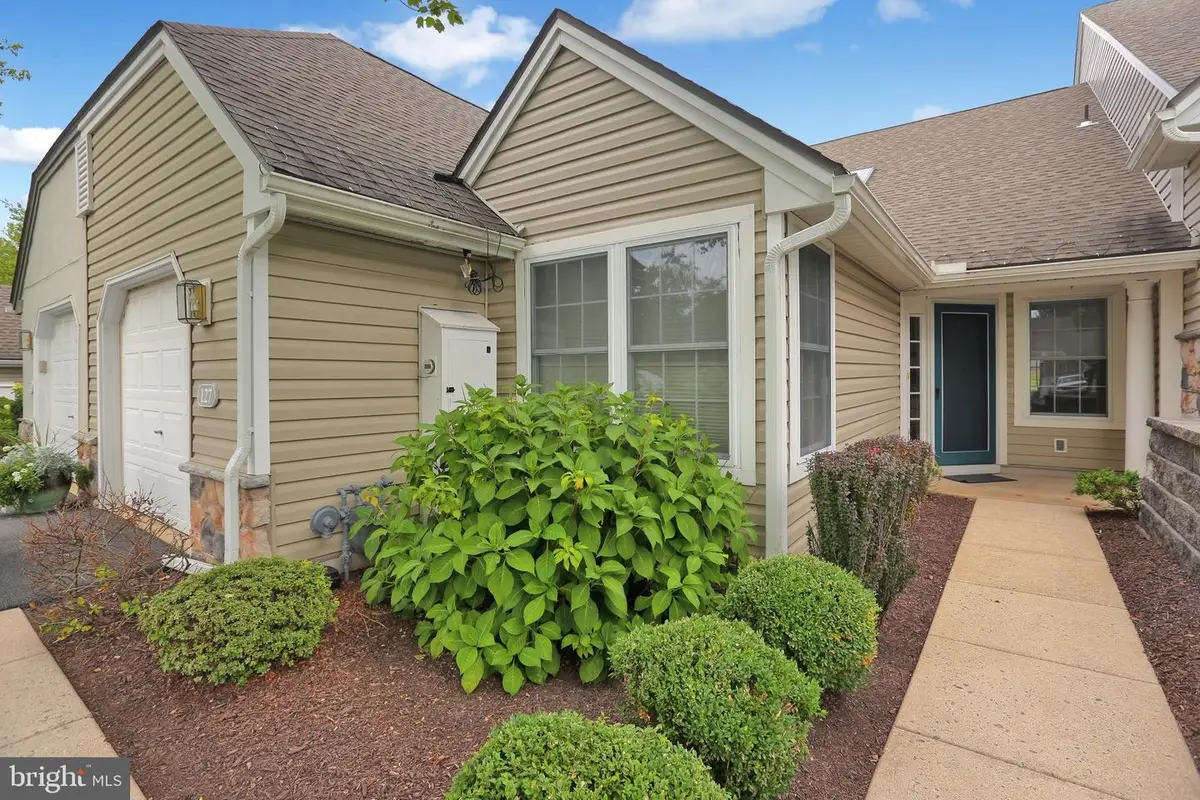 127 Hawthorne Ct, Wyomissing, PA 19610 - #1