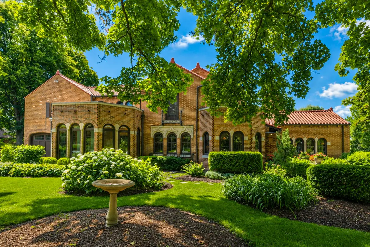 6150 Washington Cir, Wauwatosa, WI 53213 - #1