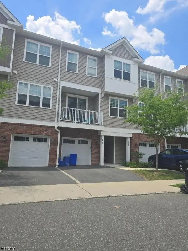 907 Greenland Sq, Highland Park Boro, NJ 08904