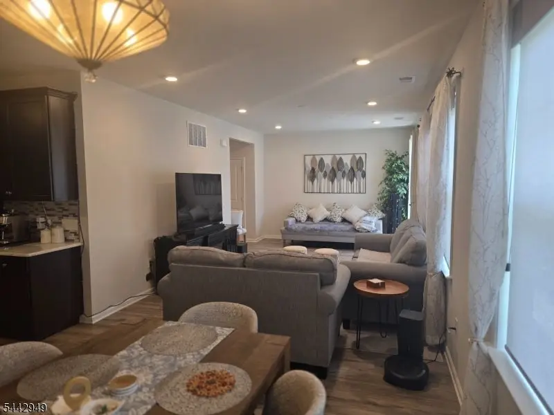 907 Greenland Sq, Highland Park, NJ 08904 - #3