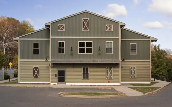 128 Vineyard Avenue #108, Highland, NY 12528
