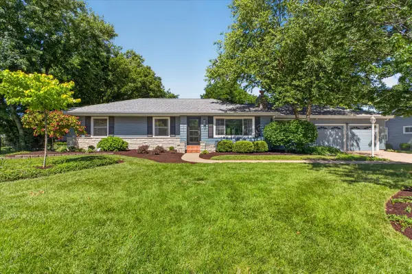 12467 Ballas Meadows Drive, Des Peres, MO 63131