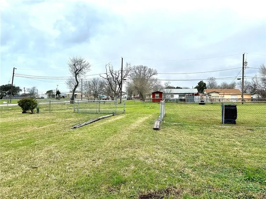 2713 El Paso Avenue, Ingleside, TX 78362 - #3