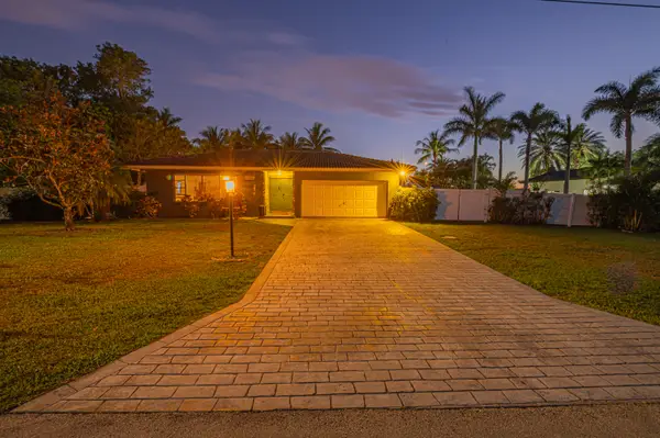 11400 Tara Dr, Plantation, FL 33325