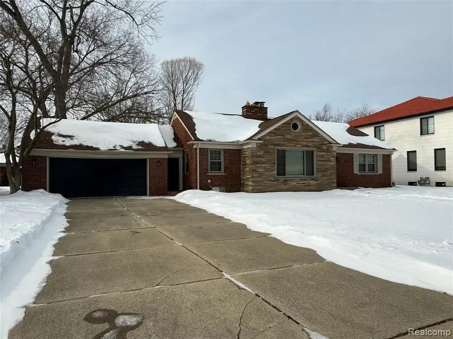 1221 Golfview Dr, Dearborn, MI 48128 - #2