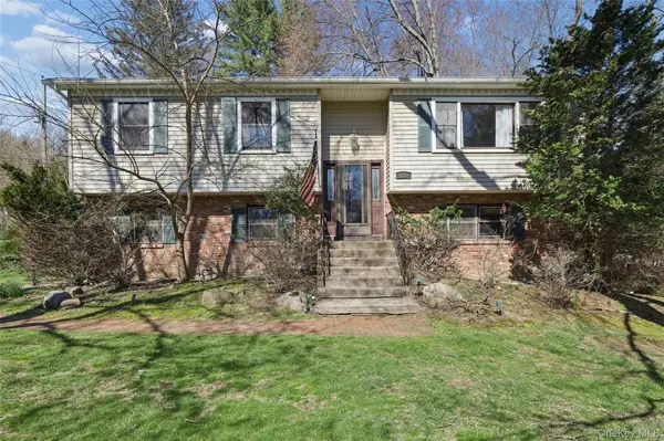635 S Pascack Road, Chestnut Ridge, NY 10977