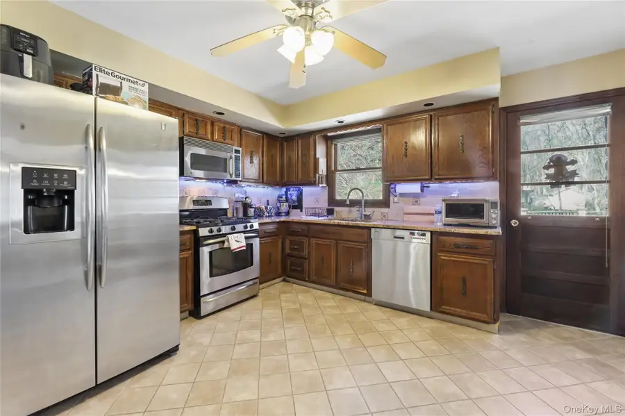 635 S Pascack Road, Chestnut Ridge, NY 10977 - #2
