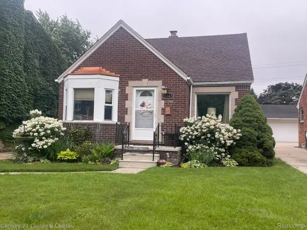 2143 Lancaster Street, Grosse Pointe Woods, MI 48236