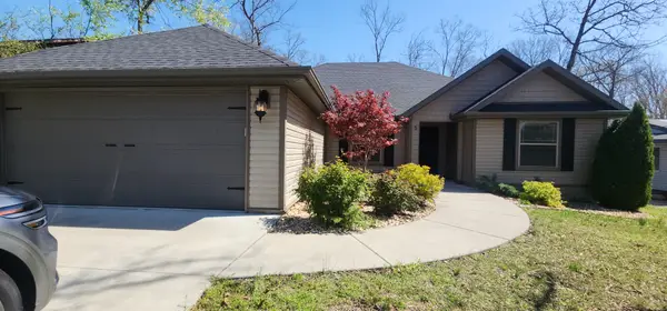 5 Knighton Dr, Bella Vista, AR 72715