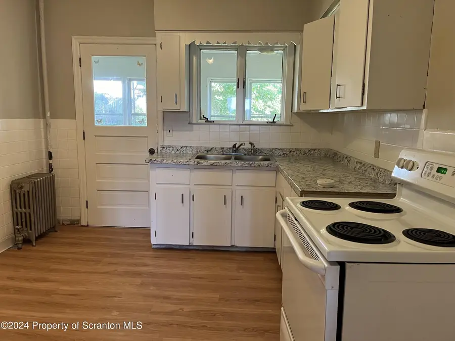 417 Smith Street #2nd floor, Dunmore, PA 18512 - #2