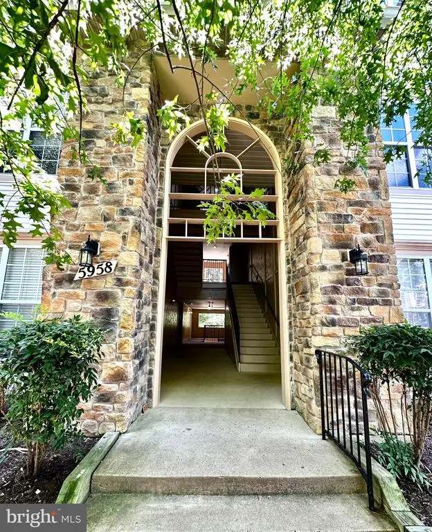 5958 Founders Hill Drive , 301, Alexandria, VA 22310 - #2