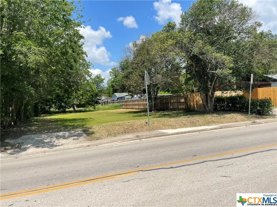1006 N Guadalupe Street, Seguin, TX 78155 - #2