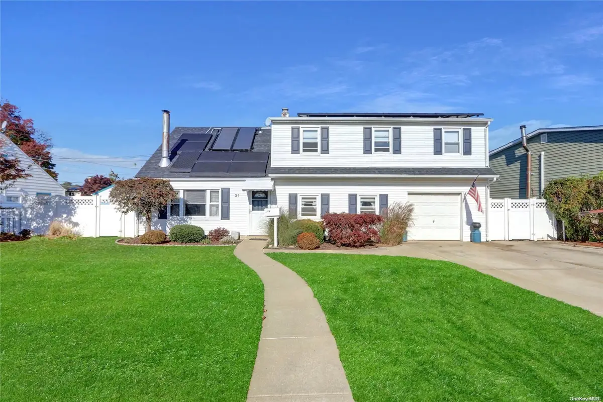 31 Bluespruce Road, Levittown, NY 11756 - Image #1